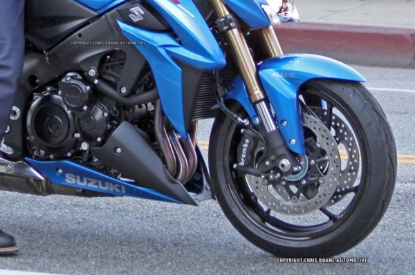 Super naked Suzuki GSX S1000 2015 novas fotos