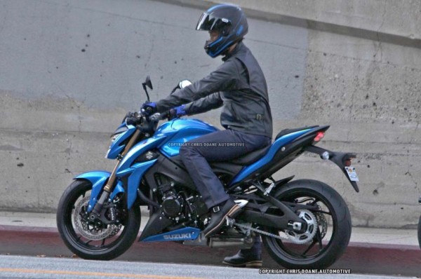 Super naked Suzuki GSX S1000 2015 novas fotos