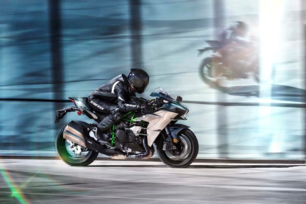 Kawasaki lança Ninja H2 com 200cv