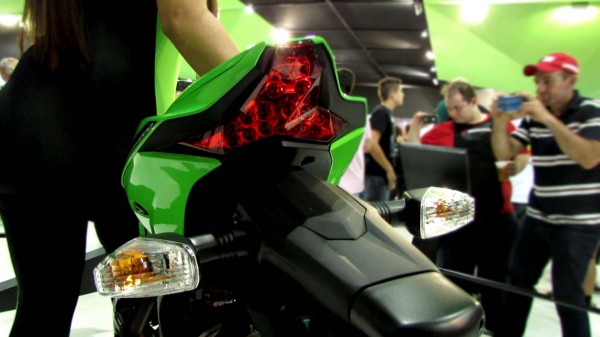 salao-duas-rodas-kawasaki-2015-zx-10r-traseira