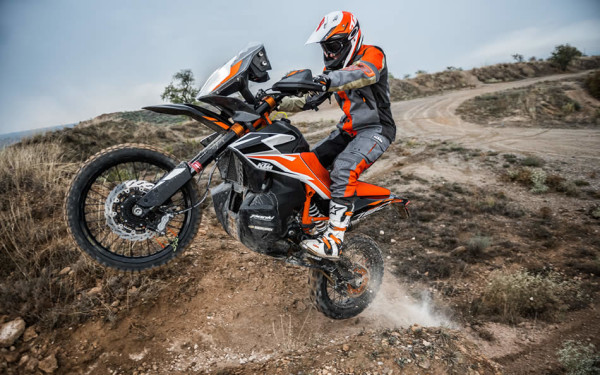 KTM 790 Adventure R em ação