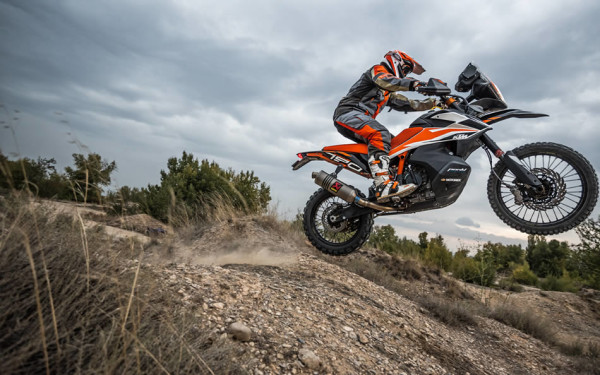 KTM 790 Adventure R em ação