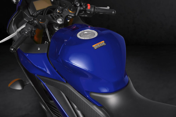 Nova Yamaha R3 2019 novo tanque