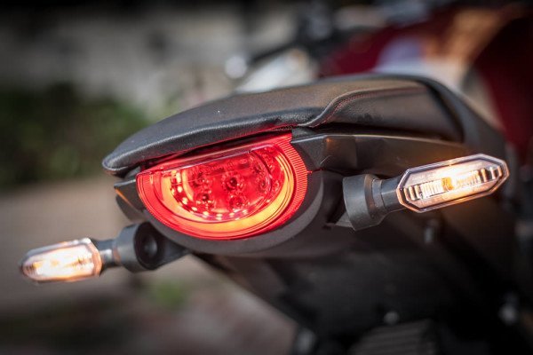 Honda-CB1000R-2019-Brasil-06-lanterna