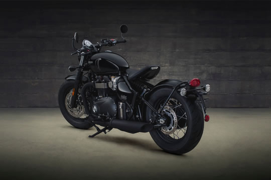 triumph-bobber-black-10