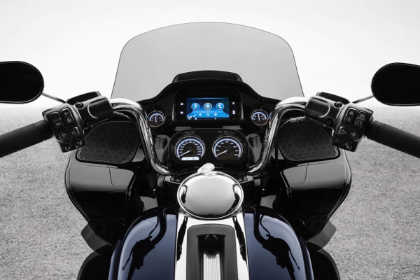 HD-Road-Glide-Limited-2020-02-Painel