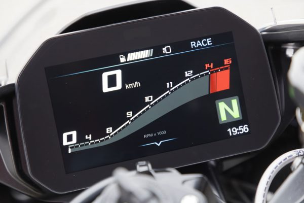 nova-bmw-s1000rr-2020-preco-09-painel