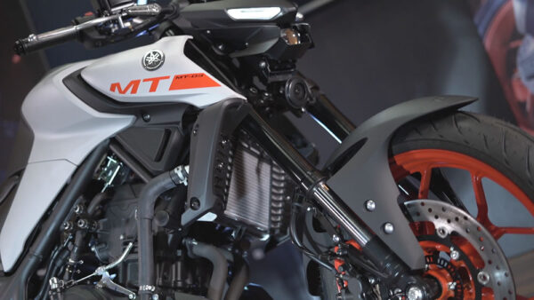 Yamaha MT-03 ganha novo visual 'polêmico' em atualização